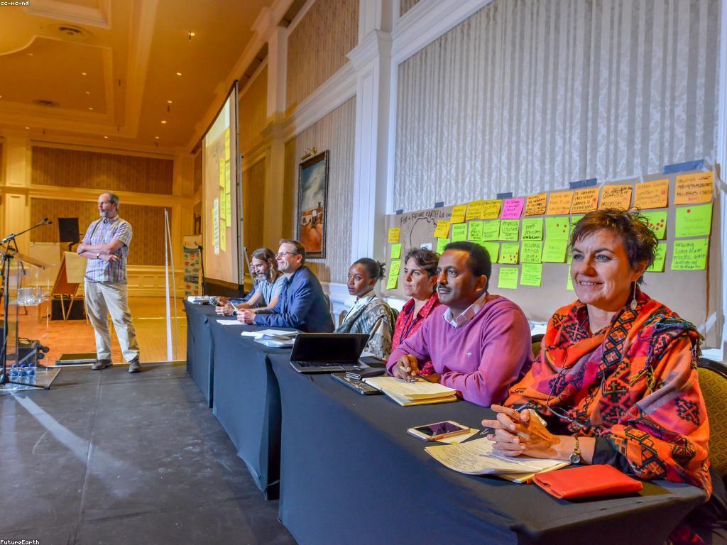 ផលប៉ះពាល់នៃព័ត៌មានថ្មីៗលើសង្គមនិងការអភិវឌ្ឍន៍