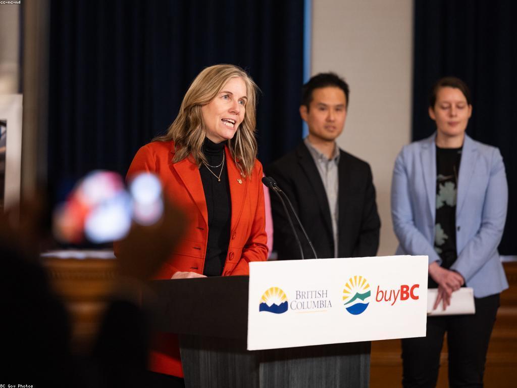 ព័ត៌មានថ្មីៗ: បច្ចុប្បន្នភាពនិងគន្លងក្នុងឧស្សាហកម្ម